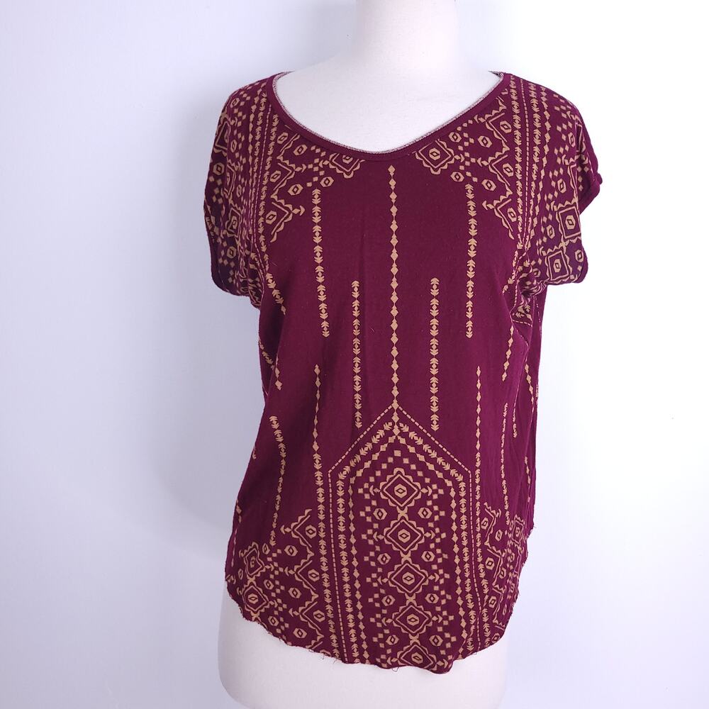 VS Collection Maroon Red Purple V-neck Short Sleeve Tee Lightweight Size Med Pet